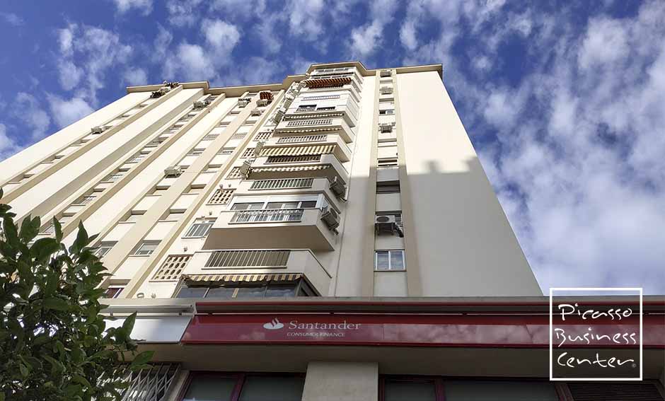 Споживчі фінанси Сантандера, Страховий брокер Маріо Бернал та Сини та асоційовані особи