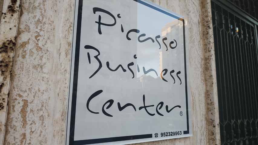 табличка бізнес центр будівля